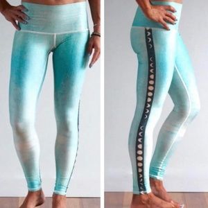 Teeki blue Moon high waisted yoga Hot Pants leggings (size small)